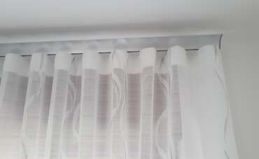 Tenda a Onda con Disegno a Nastro Effetto Glitter – Besana in Brianza