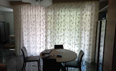 Tenda Arricciata con Motivo Floreale in Poliestere Bianco e Tortora – Monza